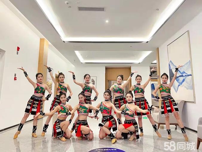 本地演藝團 一站式專業慶典演繹服務，點亮您的每一個重要時刻